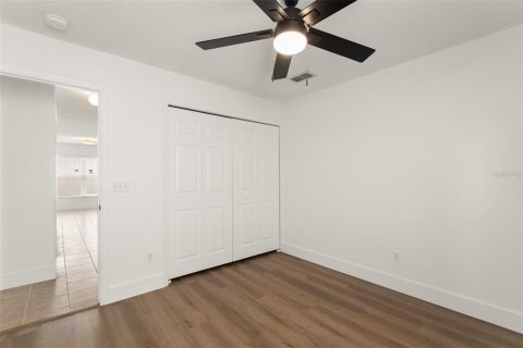 Villa ou maison à louer à Orlando, Floride: 4 chambres, 177.72 m2 № 2387551 - photo 13