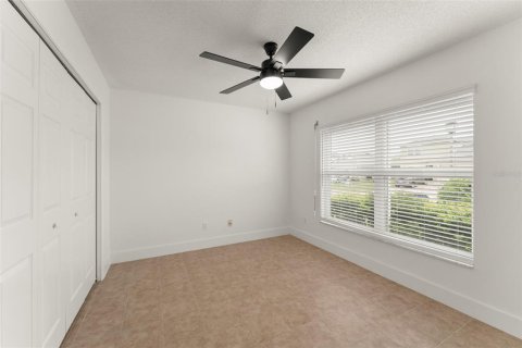 Villa ou maison à louer à Orlando, Floride: 4 chambres, 177.72 m2 № 2387551 - photo 4