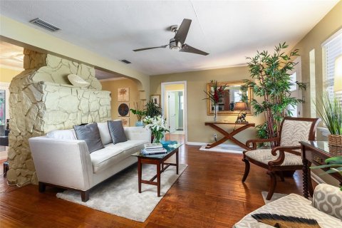 House in Orlando, Florida 3 bedrooms, 141.4 sq.m. № 2429082 - photo 6