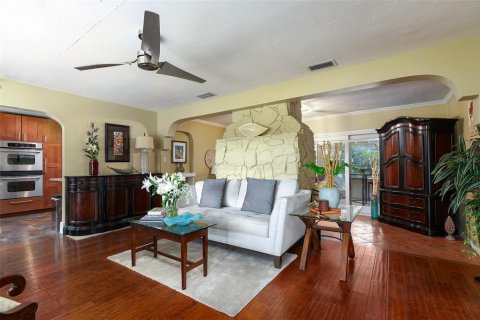 House in Orlando, Florida 3 bedrooms, 141.4 sq.m. № 2429082 - photo 5