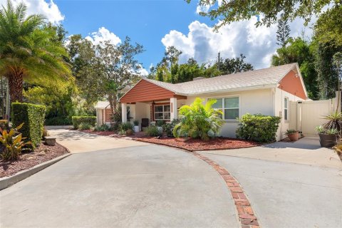 House in Orlando, Florida 3 bedrooms, 141.4 sq.m. № 2429082