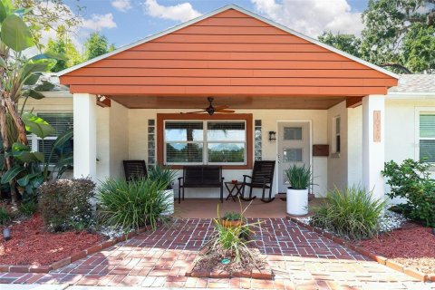 House in Orlando, Florida 3 bedrooms, 141.4 sq.m. № 2429082 - photo 2