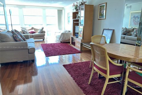 Condominio en alquiler en Hallandale Beach, Florida, 1 dormitorio, 85.84 m2 № 1936386 - foto 9