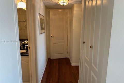 Condominio en alquiler en Hallandale Beach, Florida, 1 dormitorio, 85.84 m2 № 1936386 - foto 16