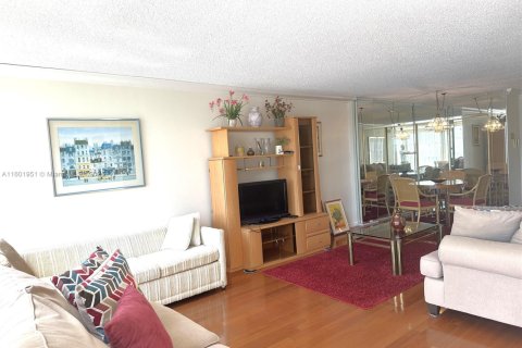 Condominio en alquiler en Hallandale Beach, Florida, 1 dormitorio, 85.84 m2 № 1936386 - foto 7