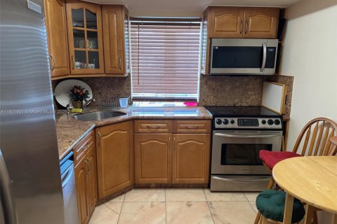 Condominio en alquiler en Hallandale Beach, Florida, 1 dormitorio, 85.84 m2 № 1936386 - foto 11