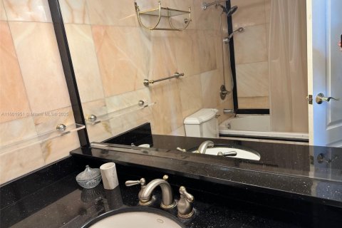 Condominio en alquiler en Hallandale Beach, Florida, 1 dormitorio, 85.84 m2 № 1936386 - foto 20