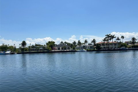 Condominio en alquiler en Hallandale Beach, Florida, 1 dormitorio, 85.84 m2 № 1936386 - foto 2