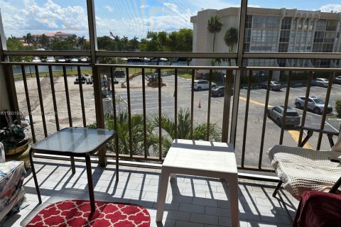 Condominio en alquiler en Hallandale Beach, Florida, 1 dormitorio, 85.84 m2 № 1936386 - foto 18