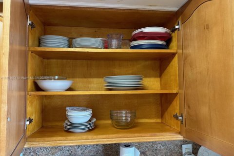 Condominio en alquiler en Hallandale Beach, Florida, 1 dormitorio, 85.84 m2 № 1936386 - foto 13