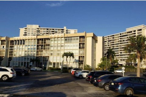 Condominio en alquiler en Hallandale Beach, Florida, 1 dormitorio, 85.84 m2 № 1936386 - foto 21