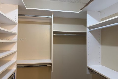 Снять в аренду кондоминиум в Тамарак, Флорида 1 спальня, 61.32м2, № 2060996 - фото 9