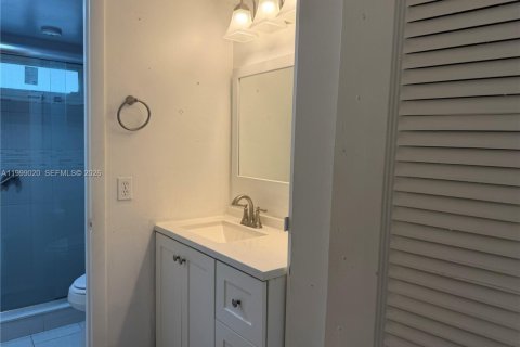 Снять в аренду кондоминиум в Тамарак, Флорида 1 спальня, 61.32м2, № 2060996 - фото 11