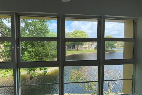 Снять в аренду кондоминиум в Тамарак, Флорида 1 спальня, 61.32м2, № 2060996 - фото 7