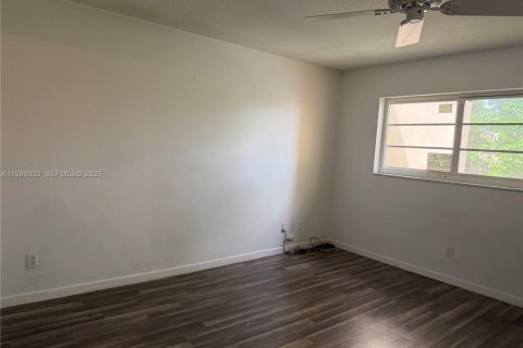 Снять в аренду кондоминиум в Тамарак, Флорида 1 спальня, 61.32м2, № 2060996 - фото 8