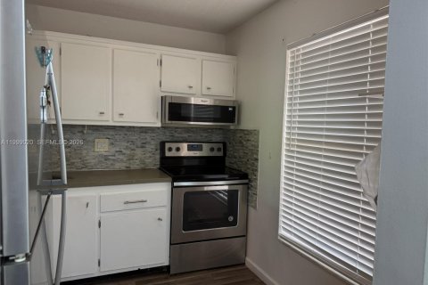 Снять в аренду кондоминиум в Тамарак, Флорида 1 спальня, 61.32м2, № 2060996 - фото 6