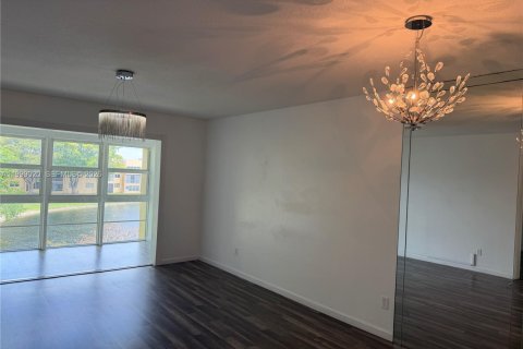 Снять в аренду кондоминиум в Тамарак, Флорида 1 спальня, 61.32м2, № 2060996 - фото 4