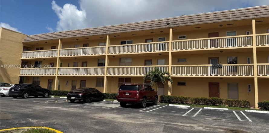 Кондоминиум с 1 спальней в Тамарак, Флорида № 2060996