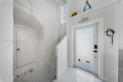 House in Hialeah, Florida 3 bedrooms, 132.39 sq.m. № 1852083 - photo 6