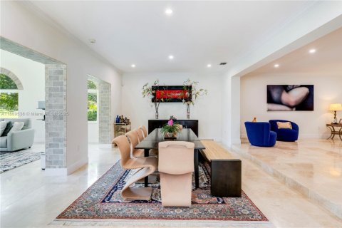 Casa en venta en Coral Gables, Florida, 5 dormitorios, 294.13 m2 № 1896966 - foto 19