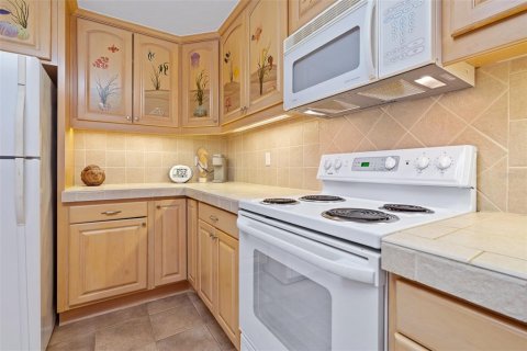 Condo in Ormond Beach, Florida, 2 bedrooms  № 1894288 - photo 18
