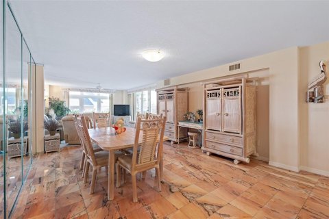 Condo in Ormond Beach, Florida, 2 bedrooms  № 1894288 - photo 13