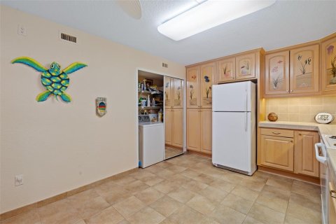 Condo in Ormond Beach, Florida, 2 bedrooms  № 1894288 - photo 17