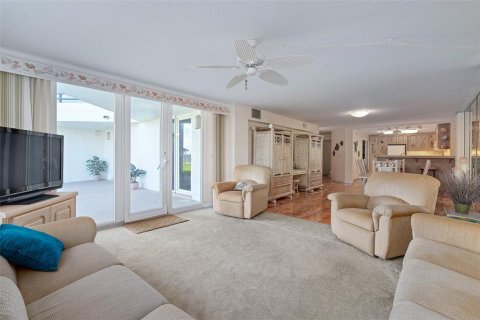 Condo in Ormond Beach, Florida, 2 bedrooms  № 1894288 - photo 10