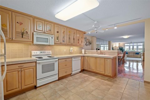 Condo in Ormond Beach, Florida, 2 bedrooms  № 1894288 - photo 16