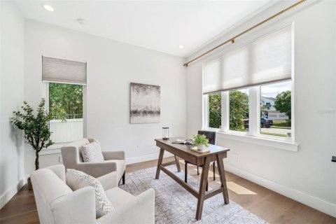 Casa en venta en Winter Park, Florida, 5 dormitorios, 291.06 m2 № 1686450 - foto 4