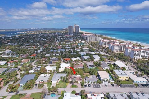 Casa en alquiler en Palm Beach Shores, Florida, 4 dormitorios, 191.38 m2 № 998353 - foto 1