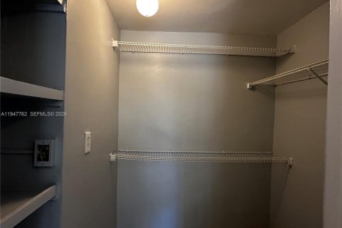 Снять в аренду квартиру в Халландейл-Бич, Флорида 2 спальни, 264.59м2, № 2003790 - фото 17