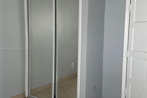 Снять в аренду квартиру в Халландейл-Бич, Флорида 2 спальни, 264.59м2, № 2003790 - фото 18