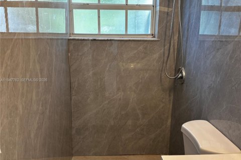 Снять в аренду квартиру в Халландейл-Бич, Флорида 2 спальни, 264.59м2, № 2003790 - фото 5