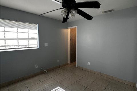 Снять в аренду квартиру в Халландейл-Бич, Флорида 2 спальни, 264.59м2, № 2003790 - фото 20