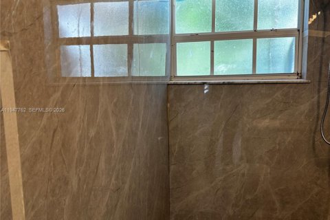 Снять в аренду квартиру в Халландейл-Бич, Флорида 2 спальни, 264.59м2, № 2003790 - фото 2