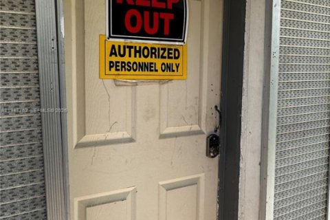 Снять в аренду квартиру в Халландейл-Бич, Флорида 2 спальни, 264.59м2, № 2003790 - фото 26