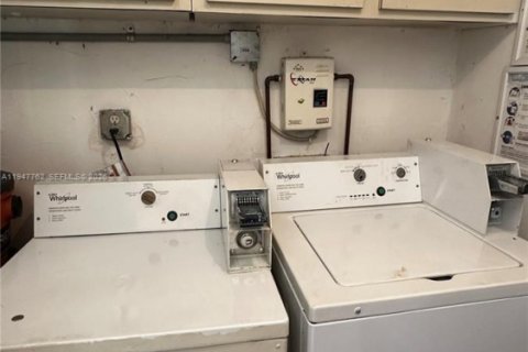 Снять в аренду квартиру в Халландейл-Бич, Флорида 2 спальни, 264.59м2, № 2003790 - фото 30