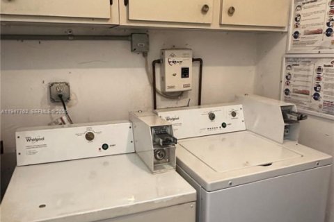 Снять в аренду квартиру в Халландейл-Бич, Флорида 2 спальни, 264.59м2, № 2003790 - фото 25