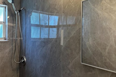 Снять в аренду квартиру в Халландейл-Бич, Флорида 2 спальни, 264.59м2, № 2003790 - фото 4