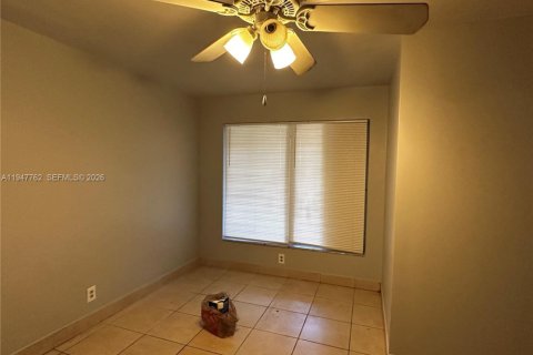 Снять в аренду квартиру в Халландейл-Бич, Флорида 2 спальни, 264.59м2, № 2003790 - фото 8