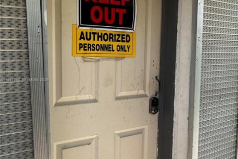 Снять в аренду квартиру в Халландейл-Бич, Флорида 2 спальни, 264.59м2, № 2003790 - фото 27