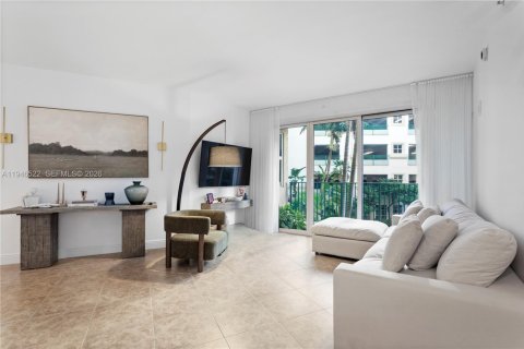 Condo in Aventura, Florida, 2 bedrooms  № 2008078 - photo 2