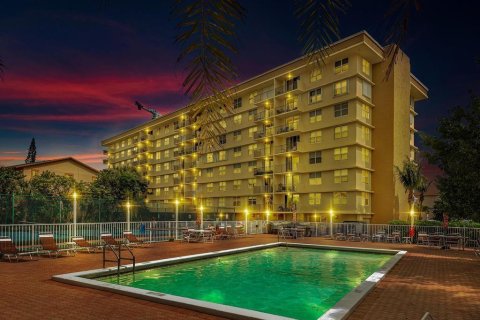 Condominio en alquiler en Pompano Beach, Florida, 2 dormitorios, 87.98 m2 № 1031508 - foto 1