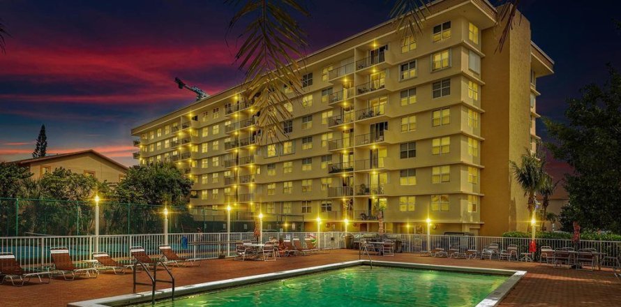 Condo à Pompano Beach, Floride, 2 chambres № 1031508