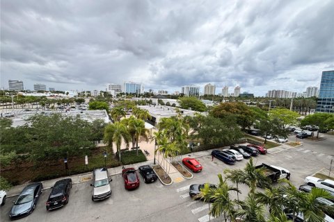 Condo in Aventura, Florida, 2 bedrooms  № 1997293 - photo 13