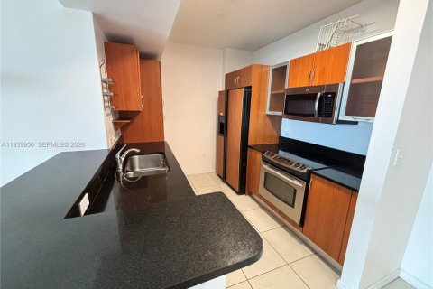 Condo in Aventura, Florida, 2 bedrooms  № 1997293 - photo 9