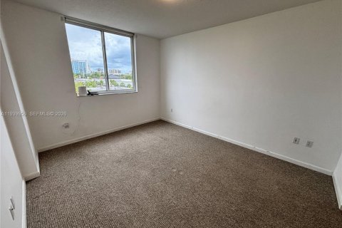 Condo in Aventura, Florida, 2 bedrooms  № 1997293 - photo 2