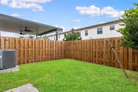 Купить таунхаус в Майами, Флорида 3 спальни, 168.34м2, № 1954229 - фото 23