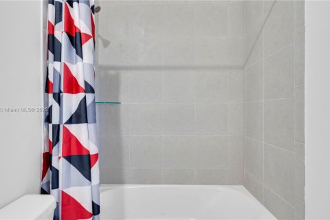 Купить таунхаус в Майами, Флорида 3 спальни, 168.34м2, № 1954229 - фото 28